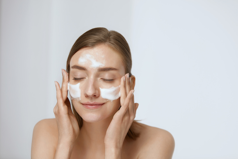 Key factors to consider before buying face cleanser
